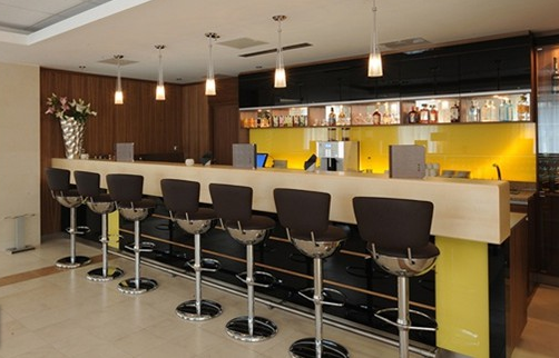 Cégünk fő profilja a belső építészet, a festő, mázoló, tapétázó, gipszkarton szerelő munkák, valamint a legkülönbözőbb jellegű díszítő munkálatok elvégzése. www.magyardiszito.hu